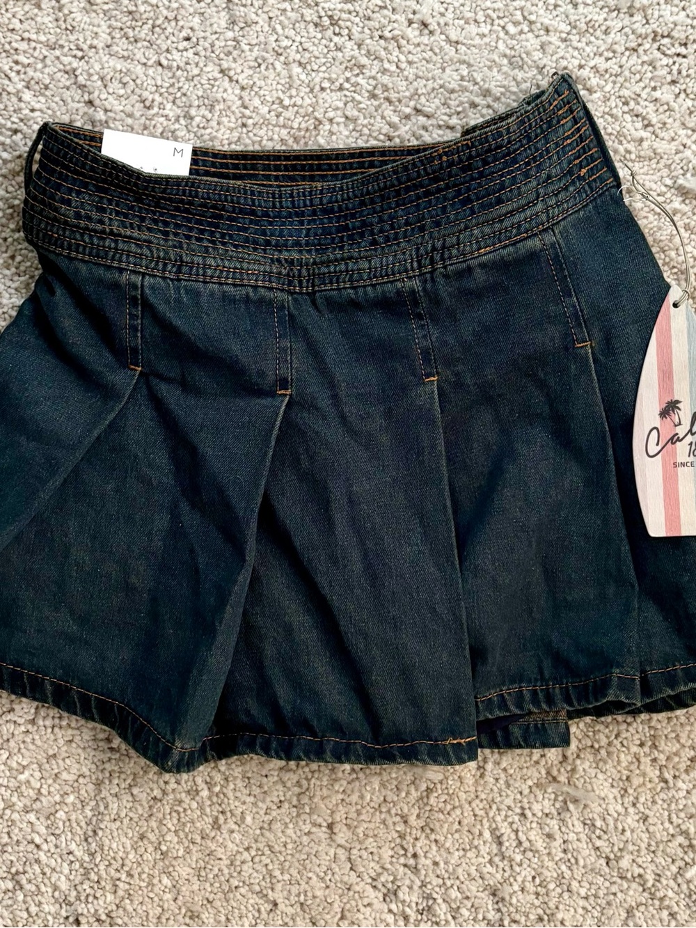 Cali1850 NWT Dark Wash Pleated Mini Skirt Size M